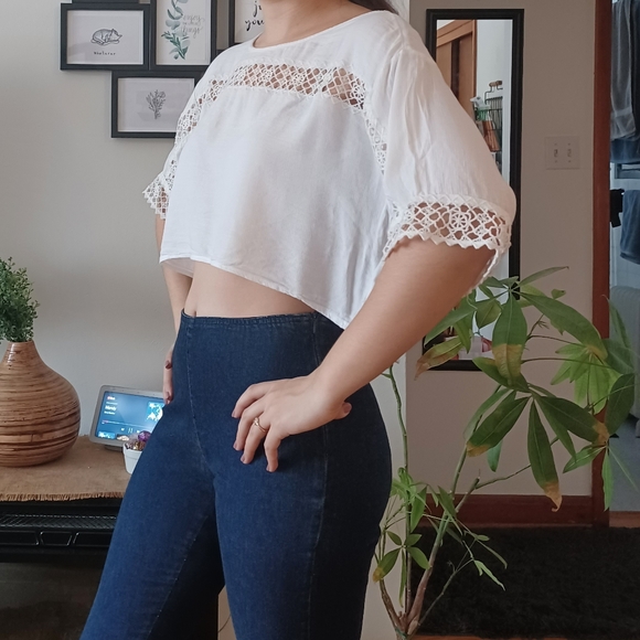 ⚡️SALE⚡️🌱Host Pick🌱White H&M Cropped Blouse with Crochet Detail - Picture 4 of 8